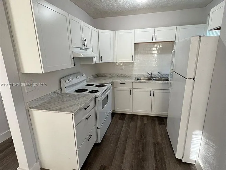 5703 Avenue B — Photo 1