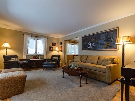 5th image of 3359 Yellowstone Dr