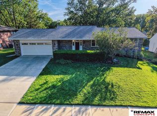 1725 Pinedale Ave, Lincoln, NE 68506