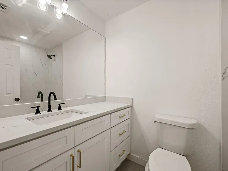 802 Rock Creek Dr — Photo 10