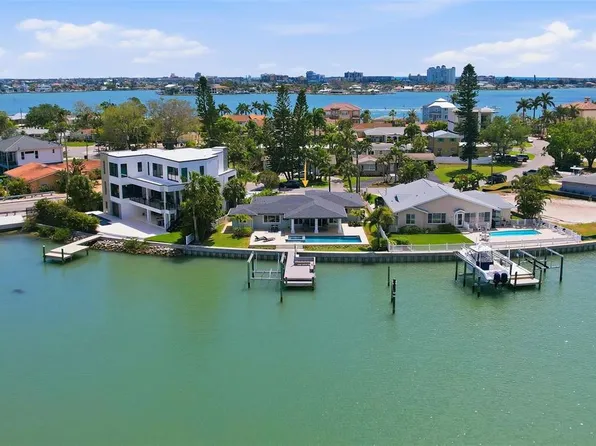 7172 S Shore Dr S, South Pasadena, FL 33707