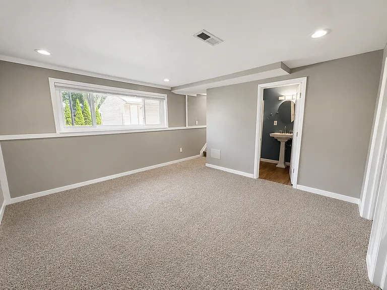 1210 Kenilworth Pl — Photo 7