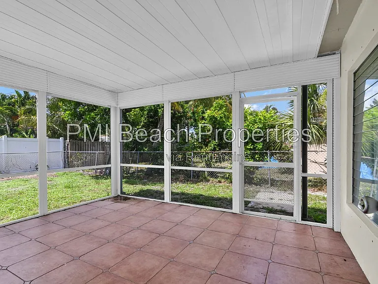 350 NE 29th St — Photo 31