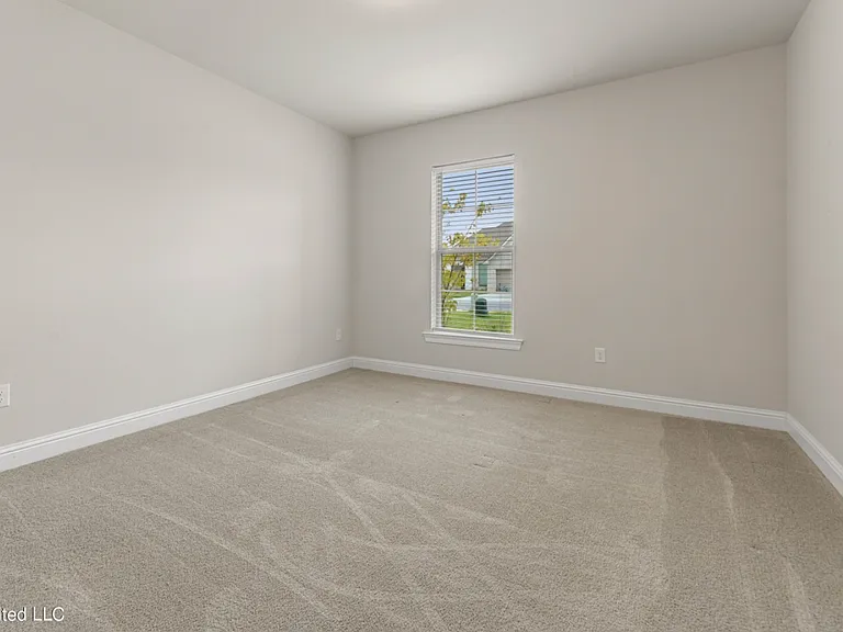 3766 Hamilton Dr — Photo 13