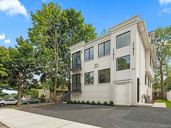 3rd image of 30 E Castle Avenue #101