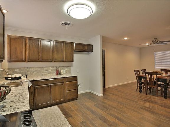 5th image of 649 Westwood Dr