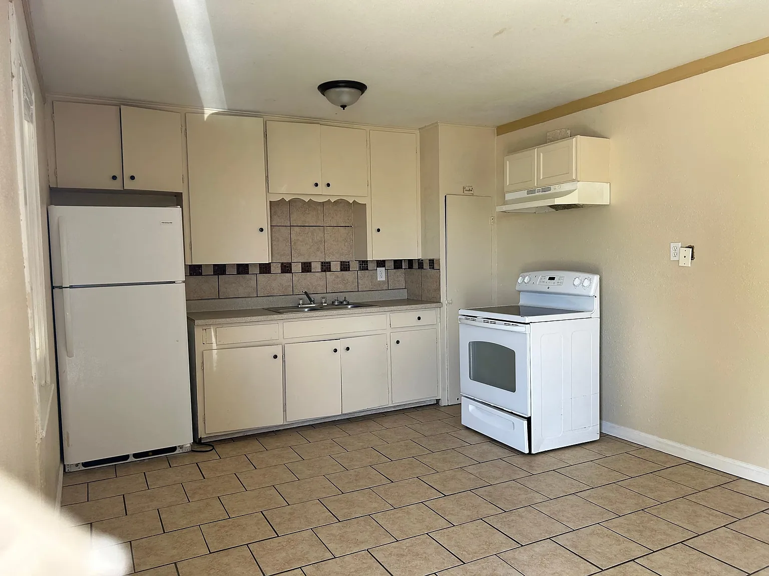 1807 Mulford Street — Photo 3