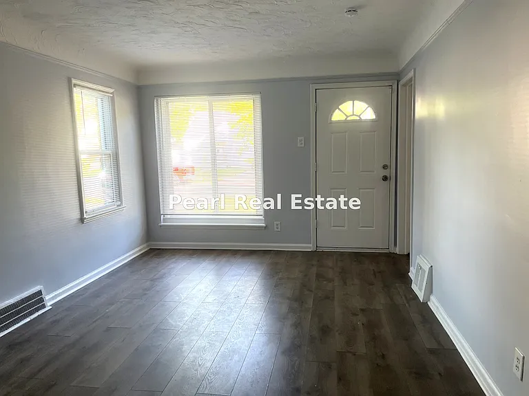 11640 Somerset Ave — Photo 2