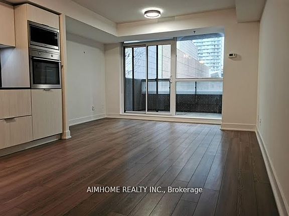 3rd image of 318 Richmond St W #416