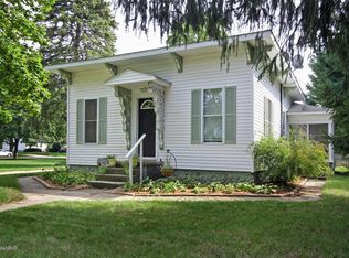516 E 3rd St, Lawton, MI 49065