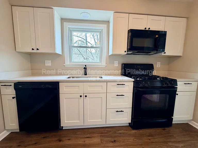 400 Patterson Rd — Photo 6