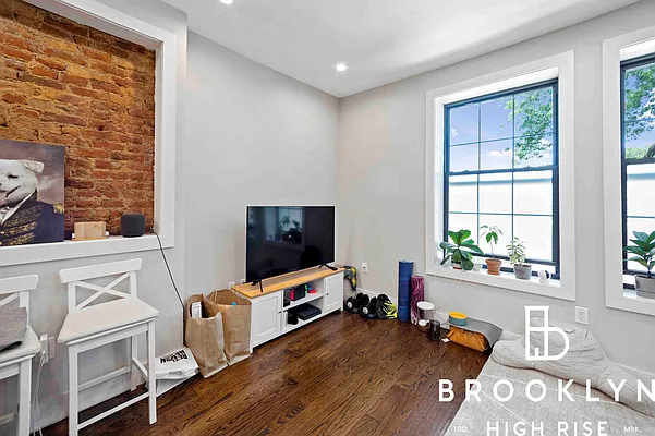 Rented by Brooklyn High Rise LLC | media 8