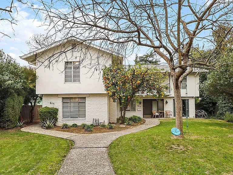 3 bed, 1.5 bath, 1600 sqft, $1,000 — Photo 1