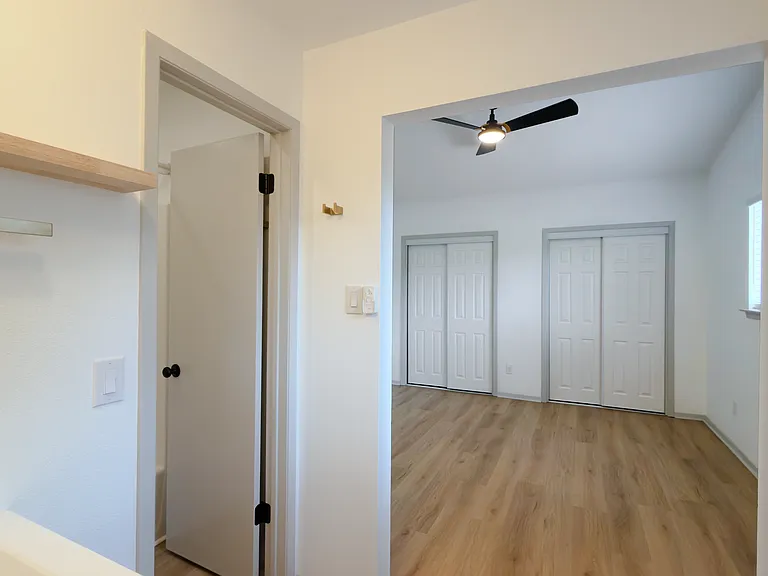 7004 Oak Meadow Cir #B — Photo 15
