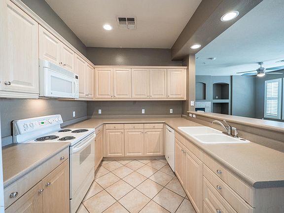 3rd image of 19475 N Grayhawk Dr Unit 2072