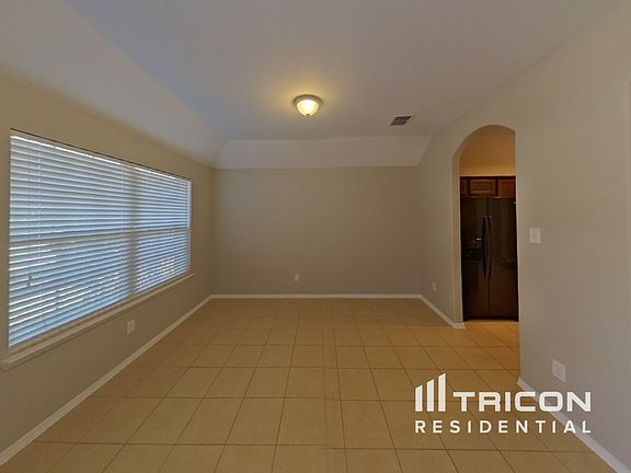 5th image of 1204 Honeywood Ln