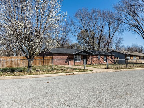 3rd image of 1413 W Bishop Dr