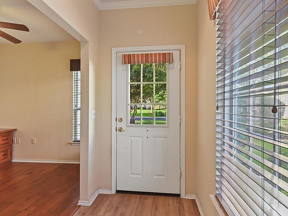 5th image of 111 Bonham Loop