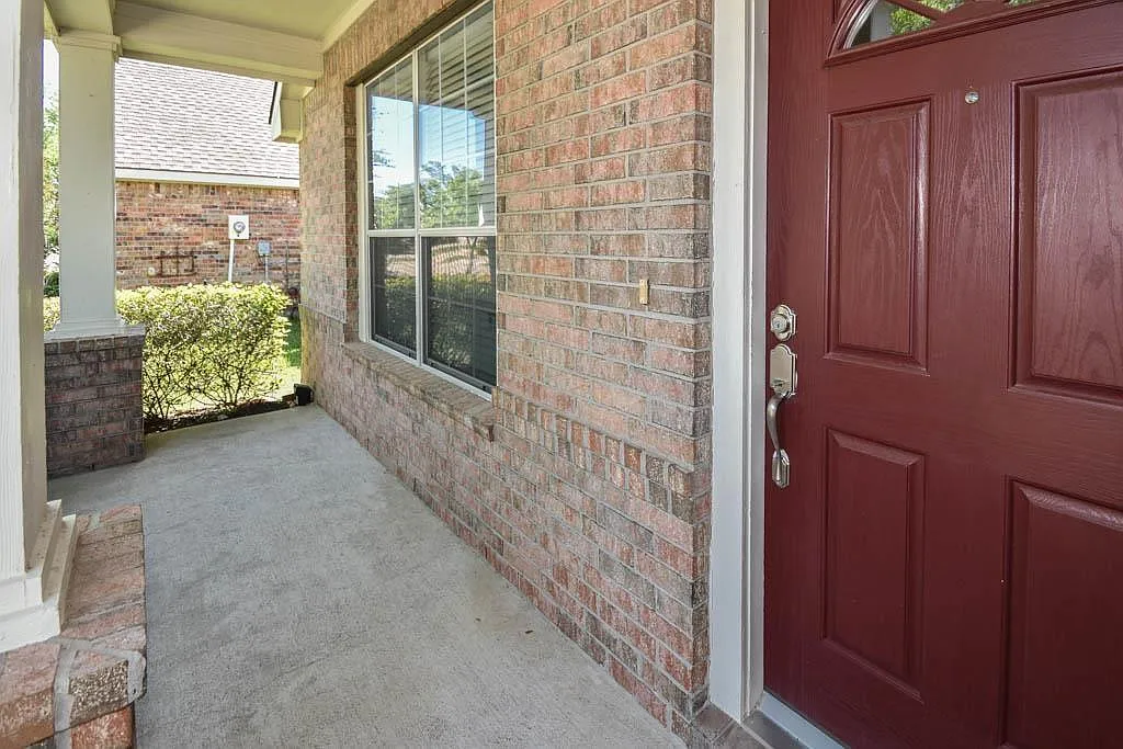 3 bed, 2.0 bath, 2015 sqft, $2,300 — Photo 4