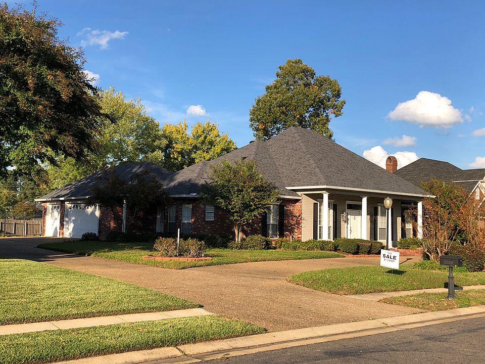3 car garage - side entry