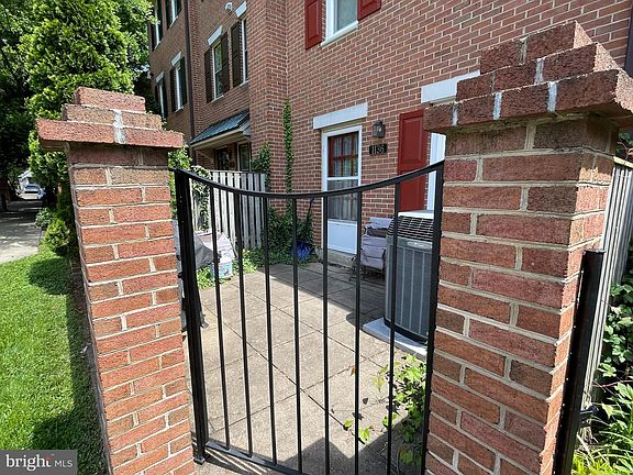 5th image of 1136 N Taylor St #1