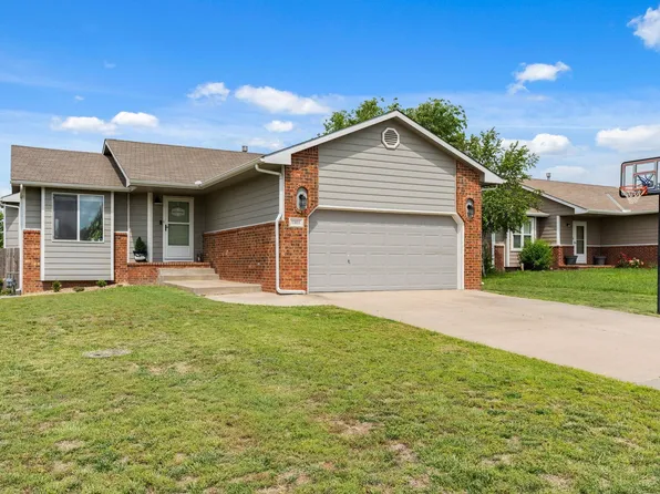 1801 N Country Walk Ln, Mulvane, KS 67110