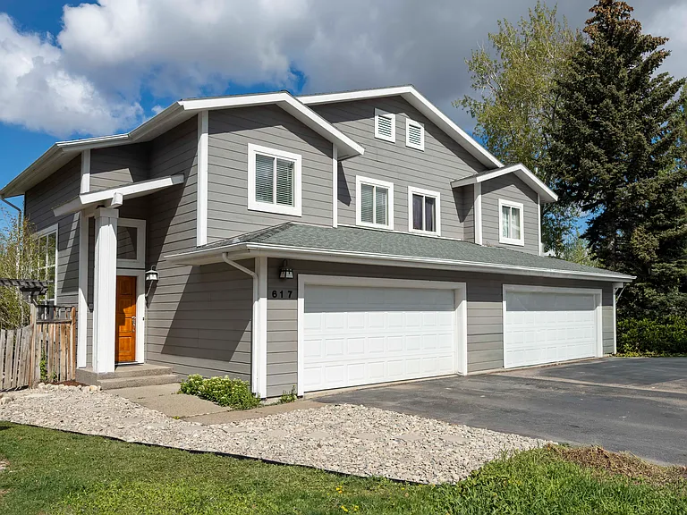617 Willow Dr — Photo 1