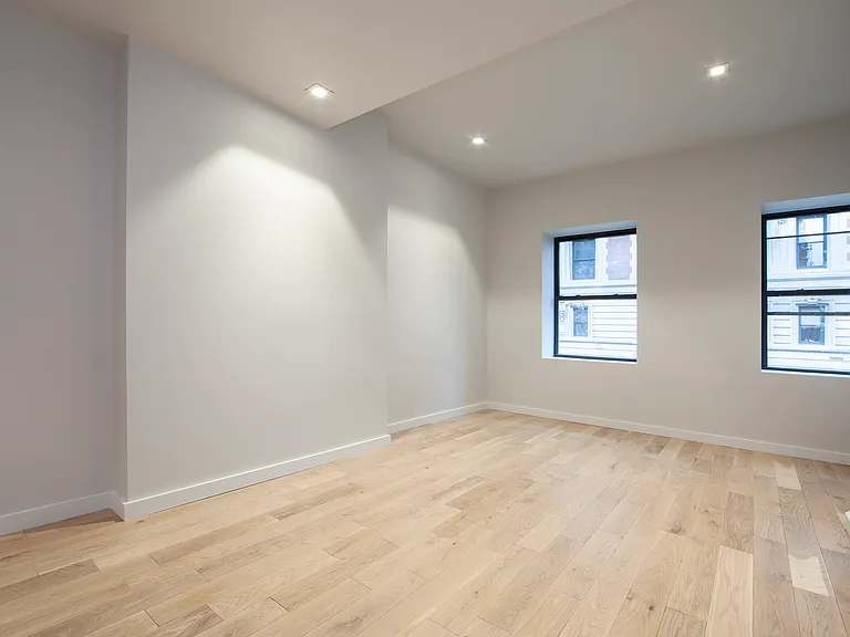 241 E 18th St #2 — Photo 6