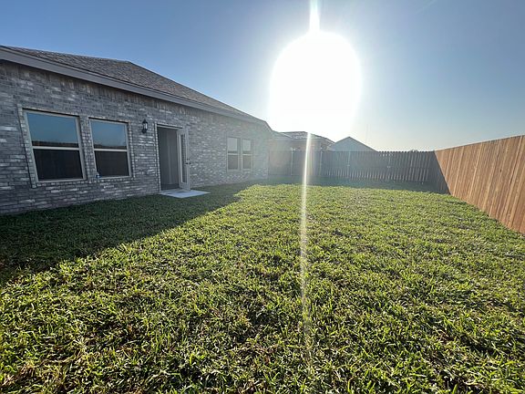4th image of 2541 N Blue Sage Ave