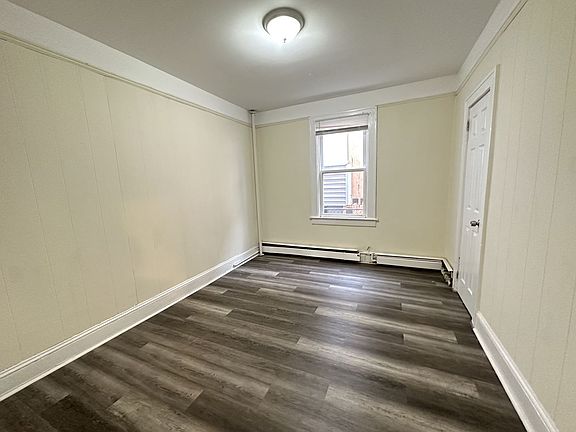 4th image of 102 Baldwin St APT 1