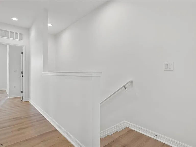 10818 Alvara Way — Photo 17