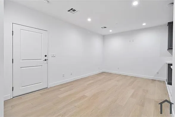 3 bed, 1142 sqft, $2,850 — Photo 4