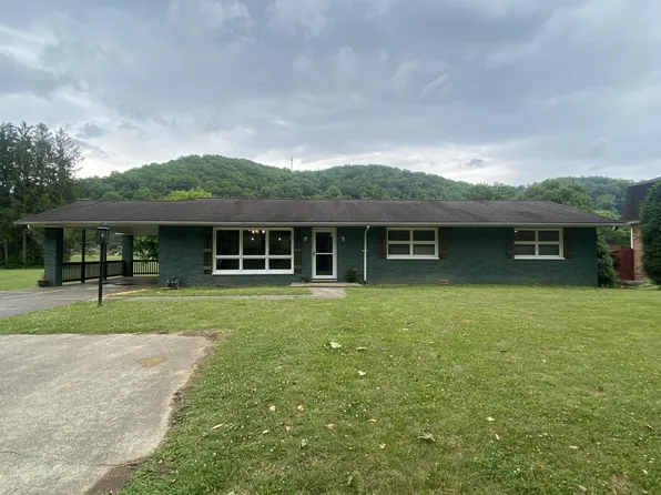 4 Riverview Pl, Richwood, WV 26261