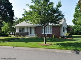 36 Summit Dr, Cranston, RI 02920