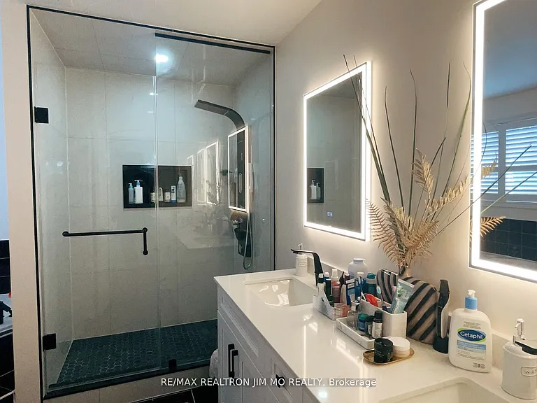 60 Silverbirch Pl — Photo 16