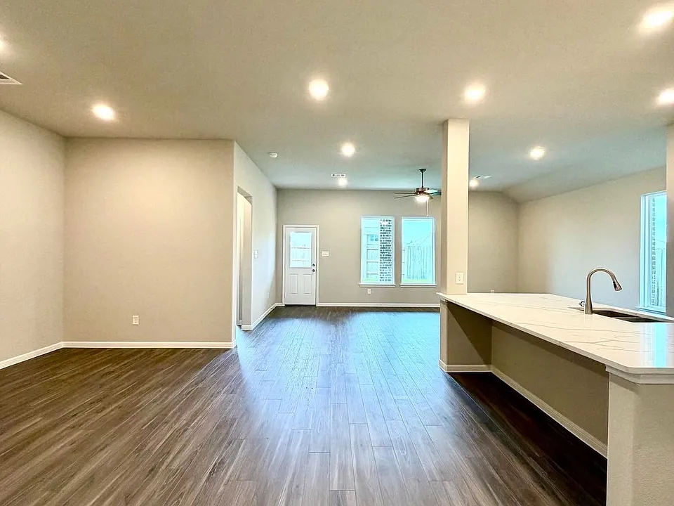 2035 Emerald Lake Trl