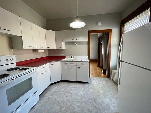 5th image of 4821 Underwood Ave APT 6
