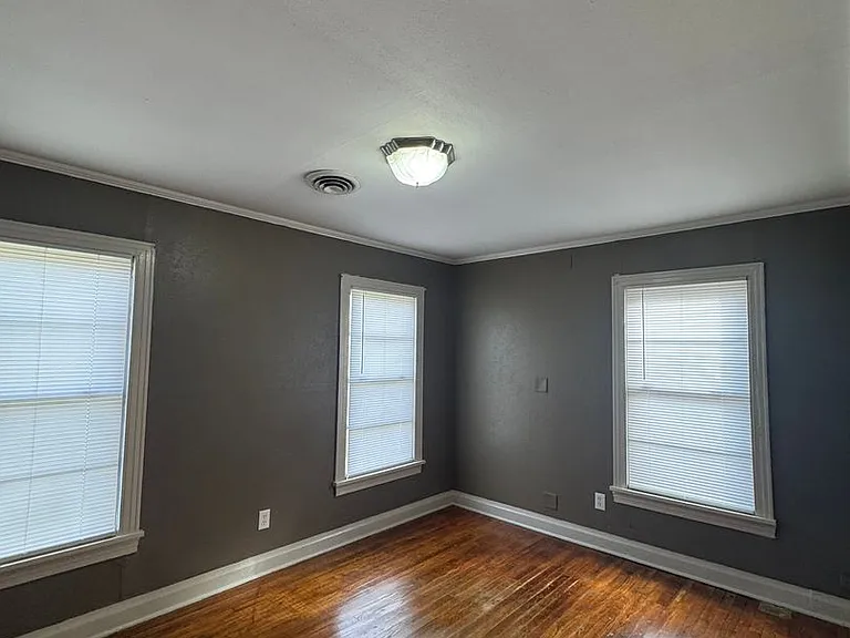 2416 Northside Dr — Photo 9