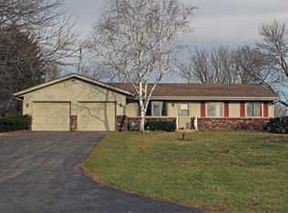 863 Comus Dr, Delavan, WI 53115