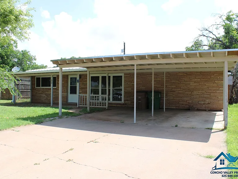30 Clare Dr — Photo 2