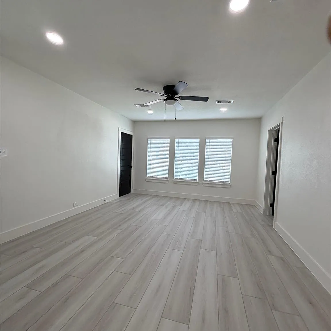 2 bed, 1.0 bath, 1088 sqft, $1,600 — Photo 2