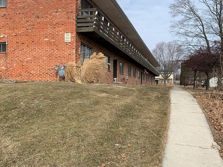 616 Mayflower Ave — Photo 6