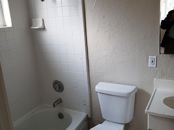 5th image of 375 El Camino Ave APT 1