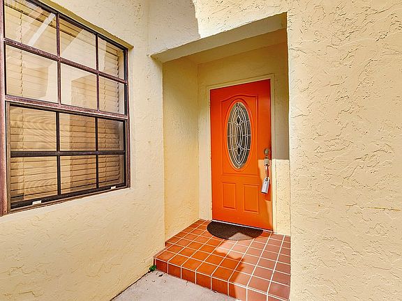 3rd image of 6837 Bridlewood Ct