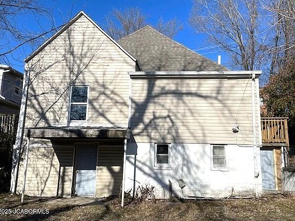 4th image of 813 Saint Marys Blvd