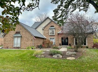 3632 Summit Ridge Dr, Rochester Hills, MI 48306