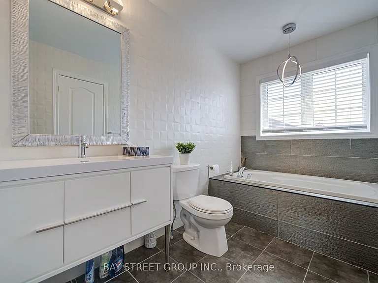 48 Roy Grove Way — Photo 20