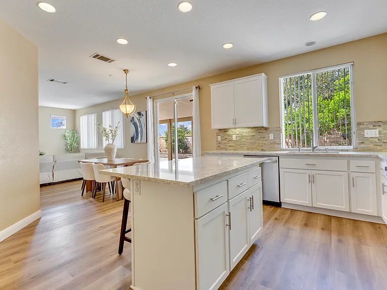 7476 Peppertree Ln — Photo 16