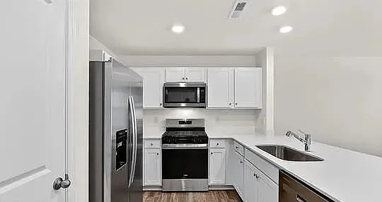 3 bed, 2.5 bath, 1418 sqft, $1,850 — Photo 2