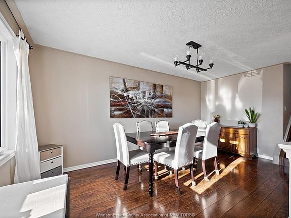 5th image of 3536 Innerkip Cres